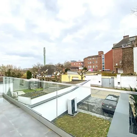 Grosses Ferienhaus Mit Garten *