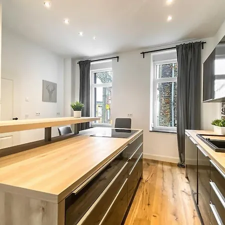 Grosses Ferienhaus Mit Garten Feriehus *